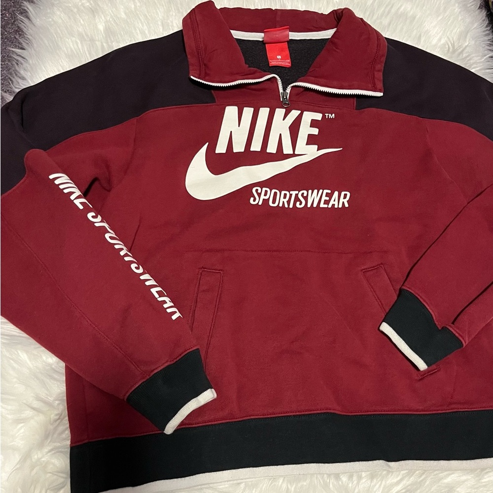 Nike Sportswear Half Quarter Zip maroon white black sweatshirt hoodie fall cozy